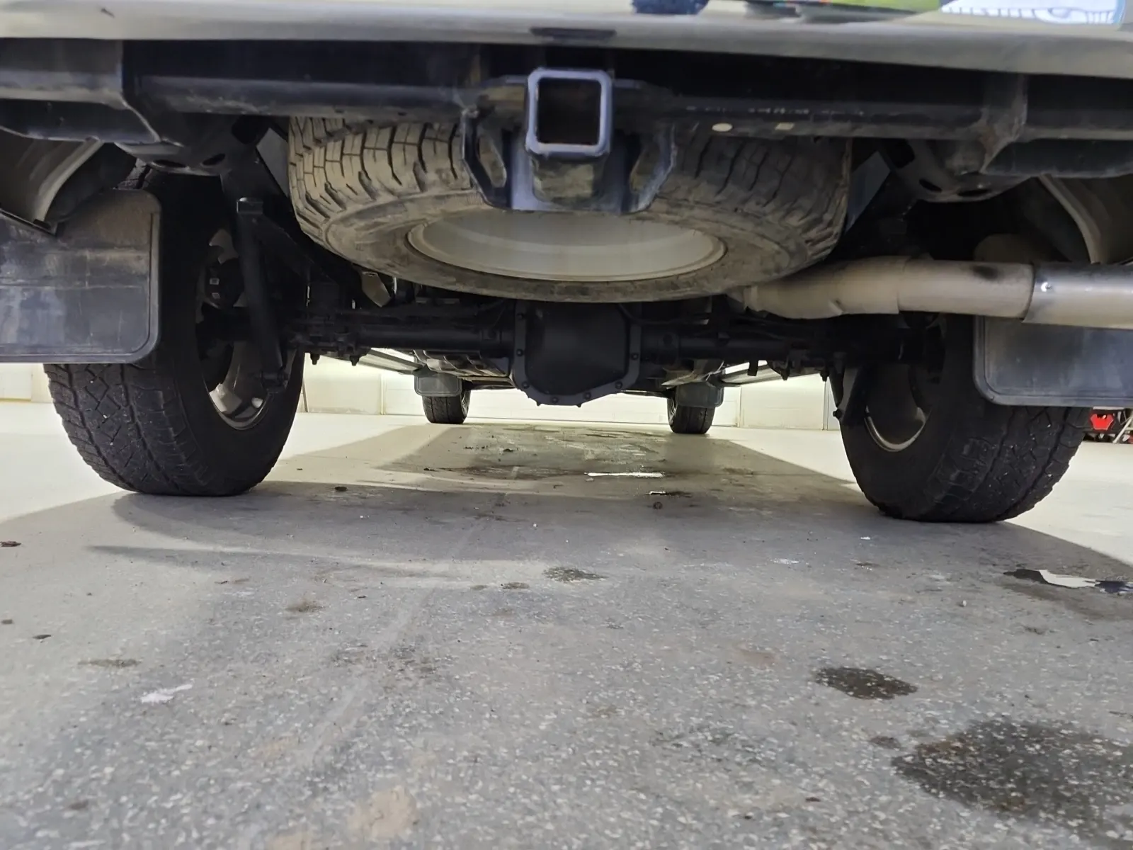 Undercarriage - Rear Photo