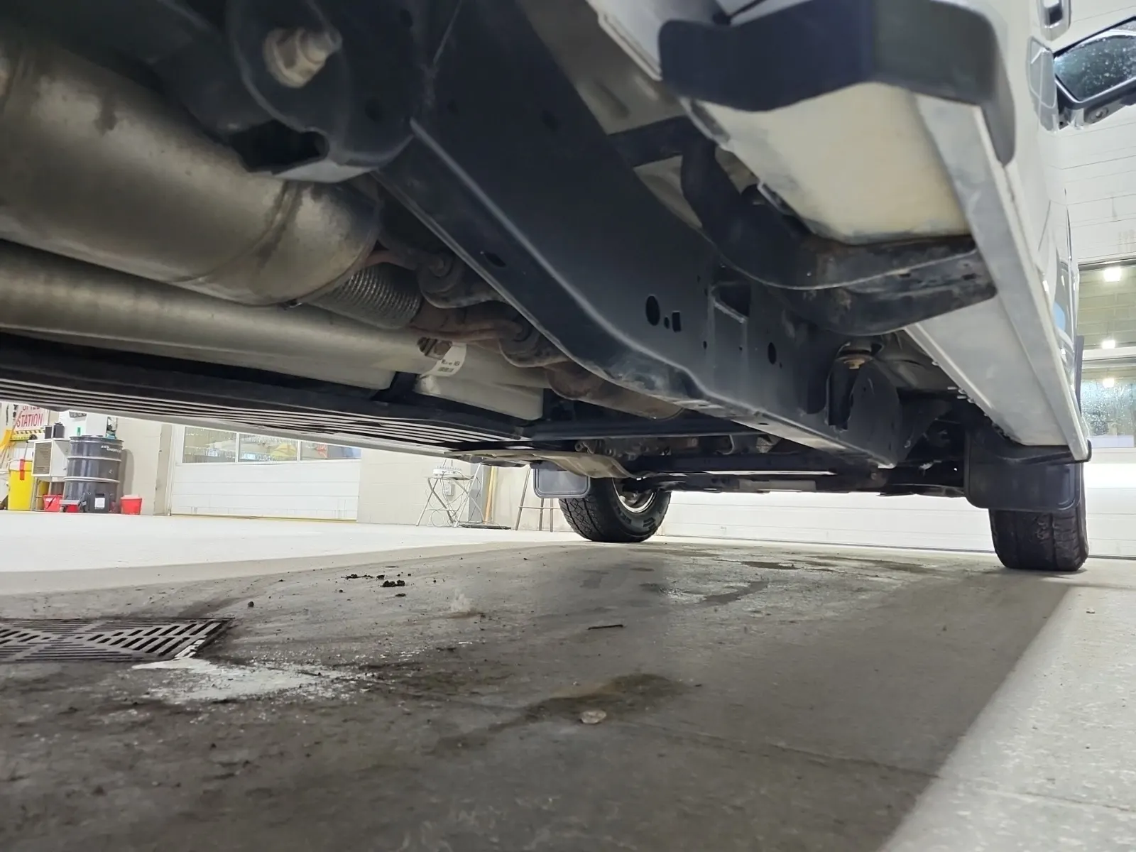 Undercarriage - Passenger Photo