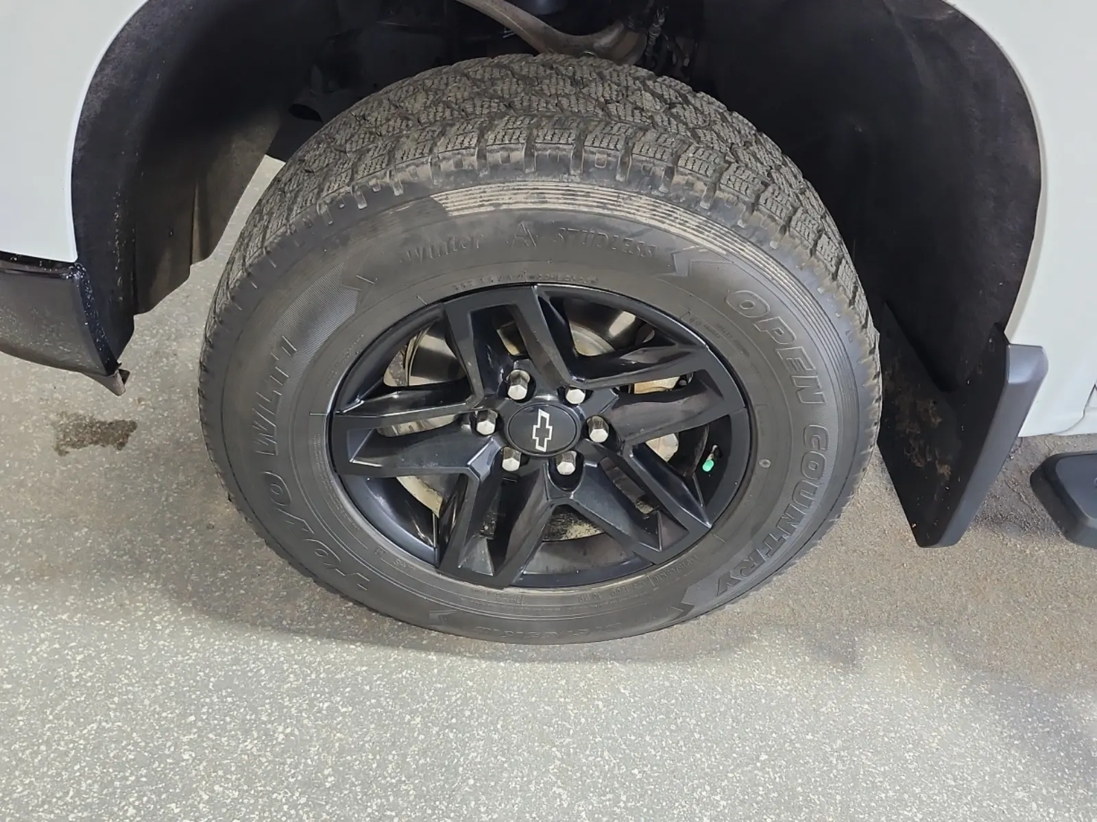 Front driver wheel/tire photo