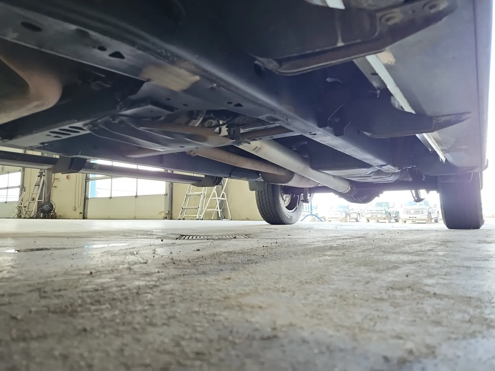 Undercarriage - Driver Photo