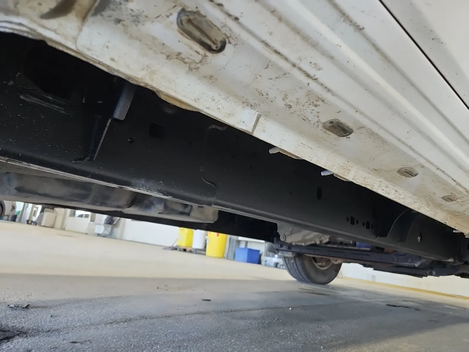 Undercarriage - Passenger Photo