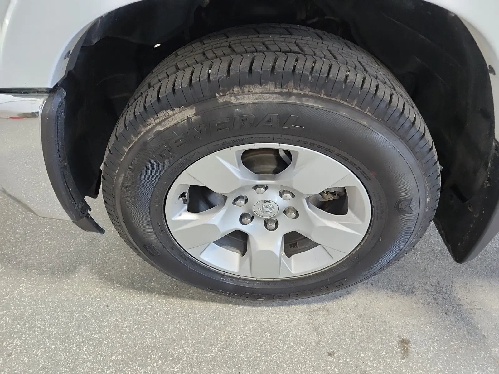 Front driver wheel/tire photo