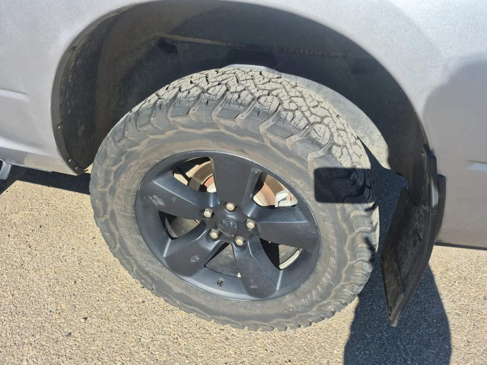 Left Rear Wheel/Tire Photo
