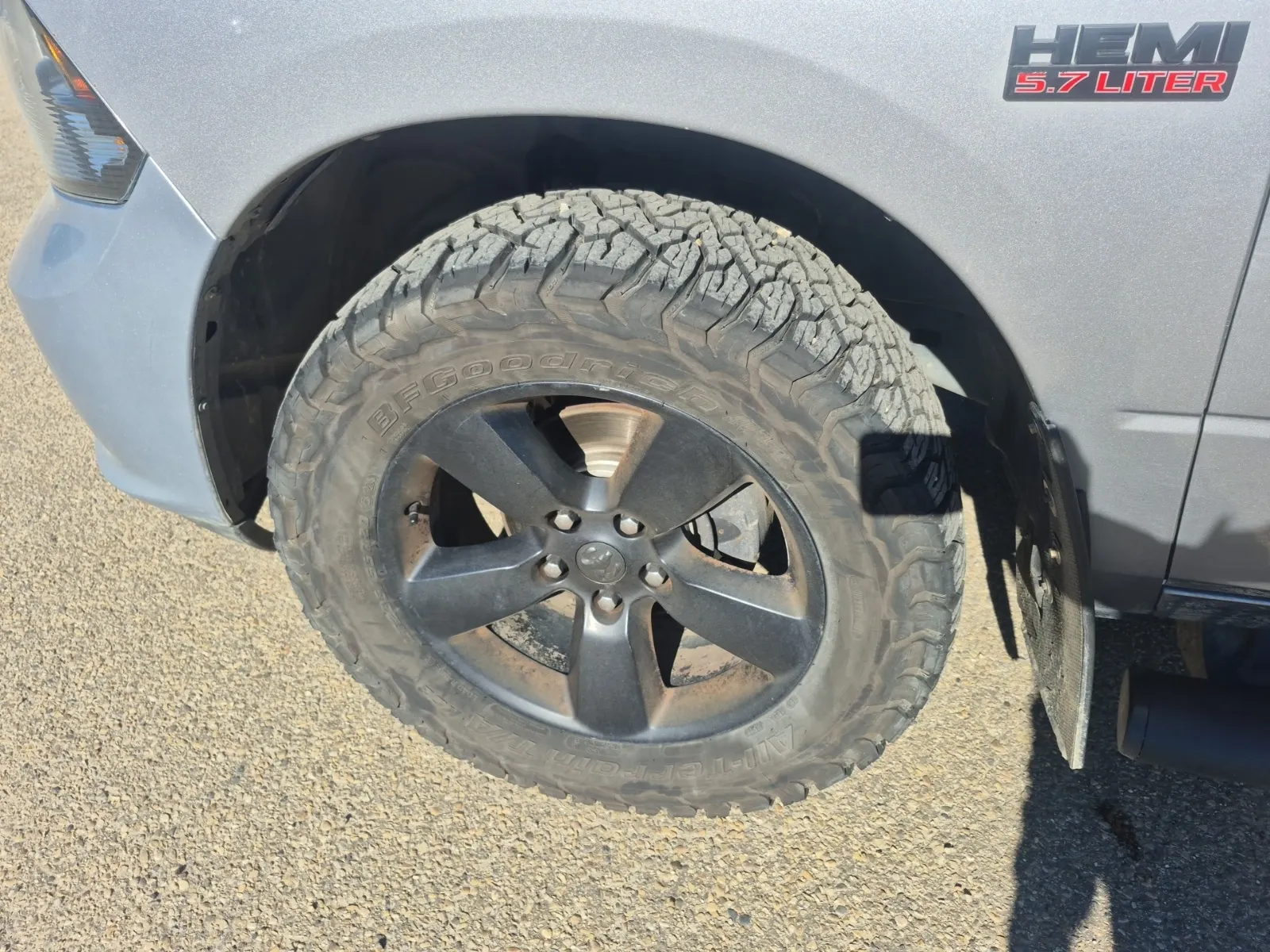 Front driver wheel/tire photo