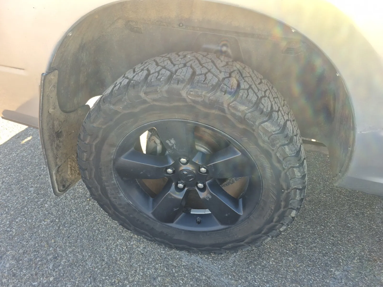 Right Rear Wheel/Tire Photo
