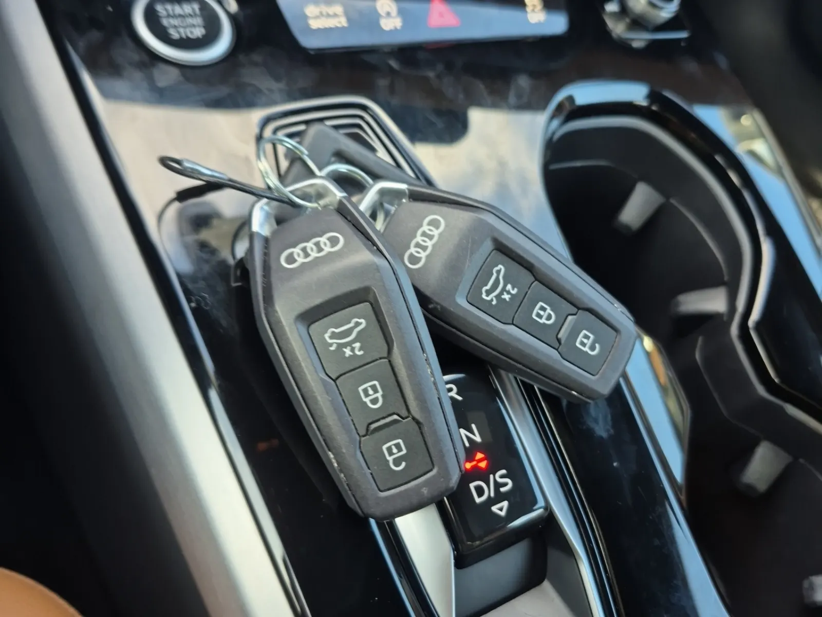 Keys/Fobs/Manual Photo