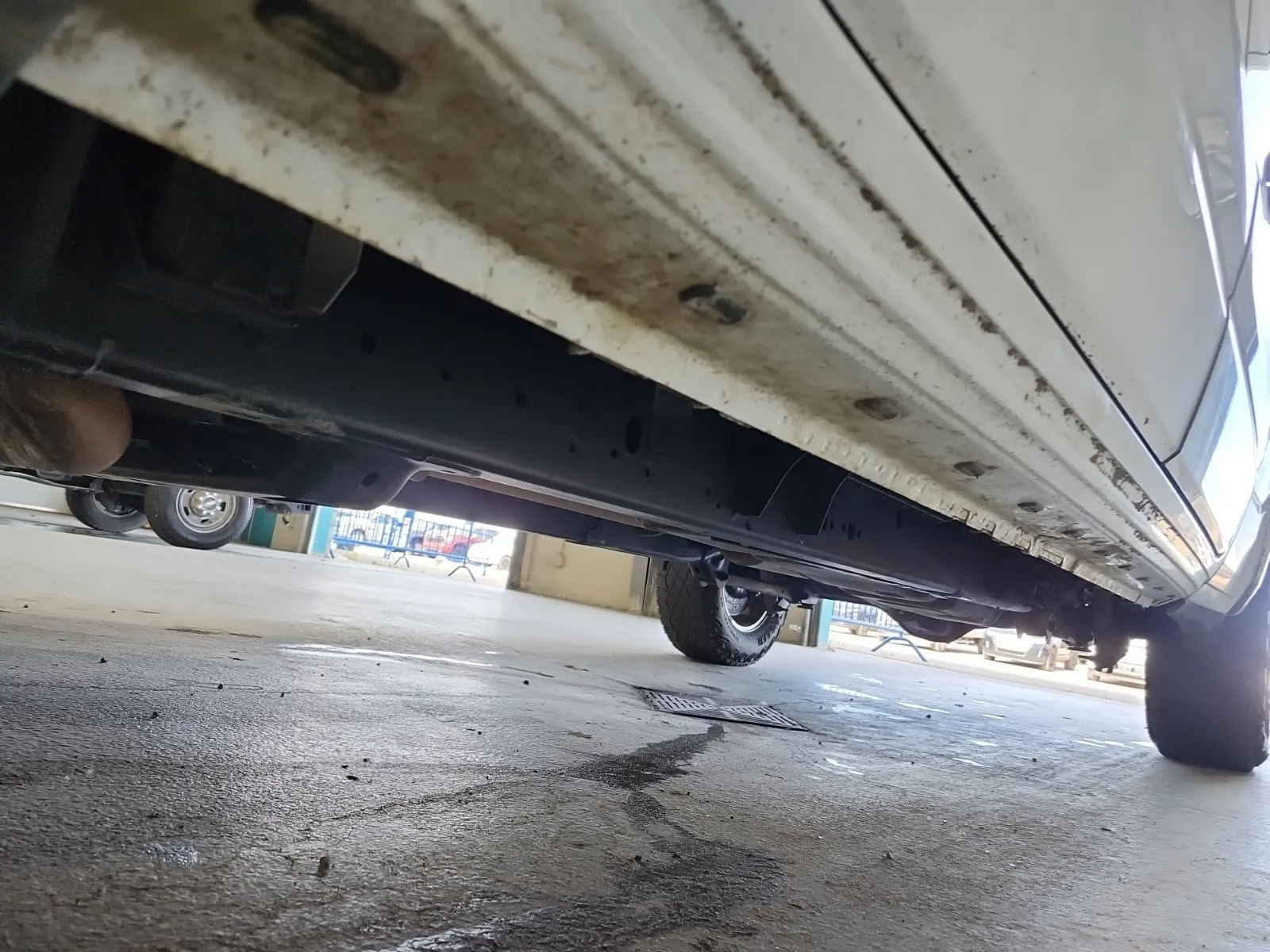 Undercarriage - Driver Photo
