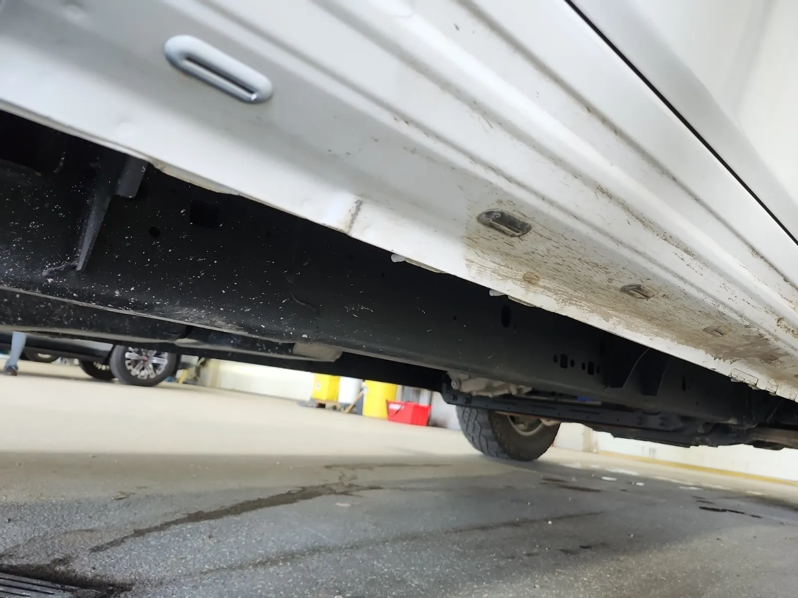Undercarriage - Passenger Photo