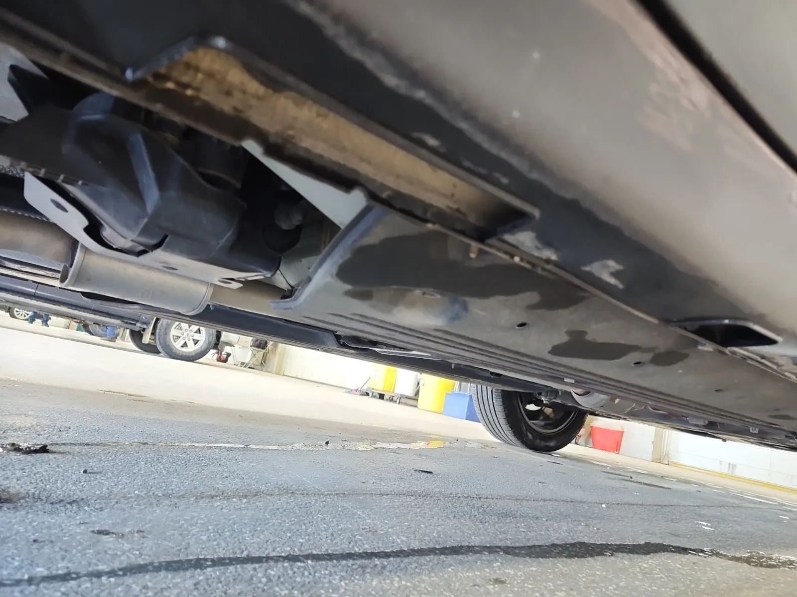 Undercarriage - Passenger Photo