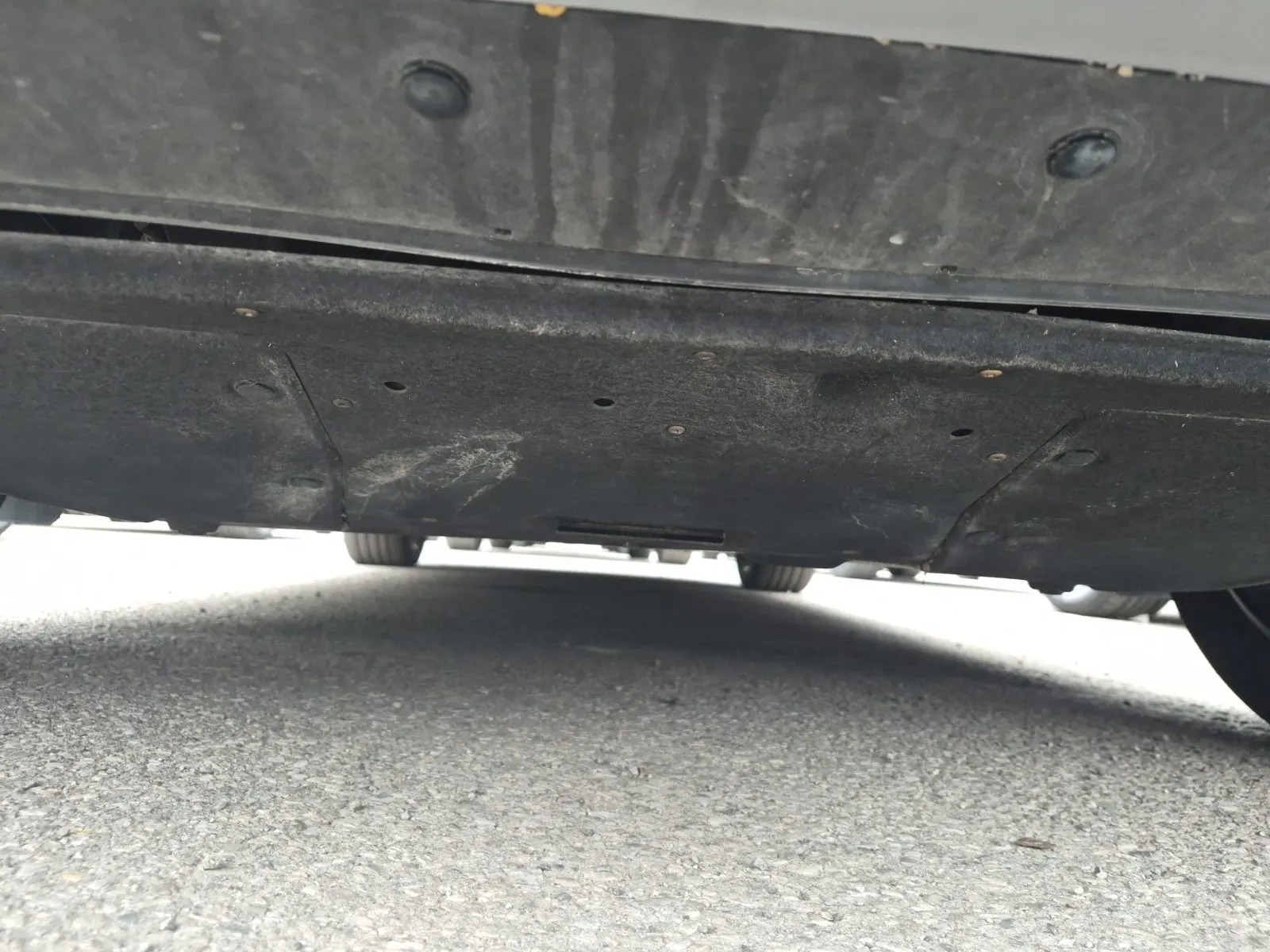 Undercarriage - Rear Photo
