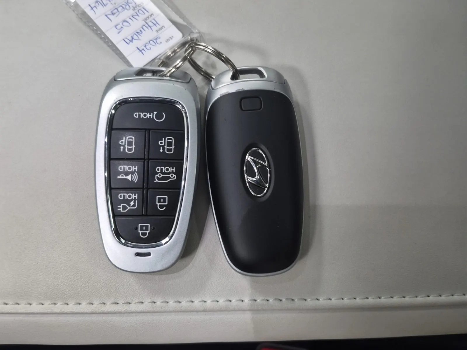 Keys/Fobs/Manual Photo