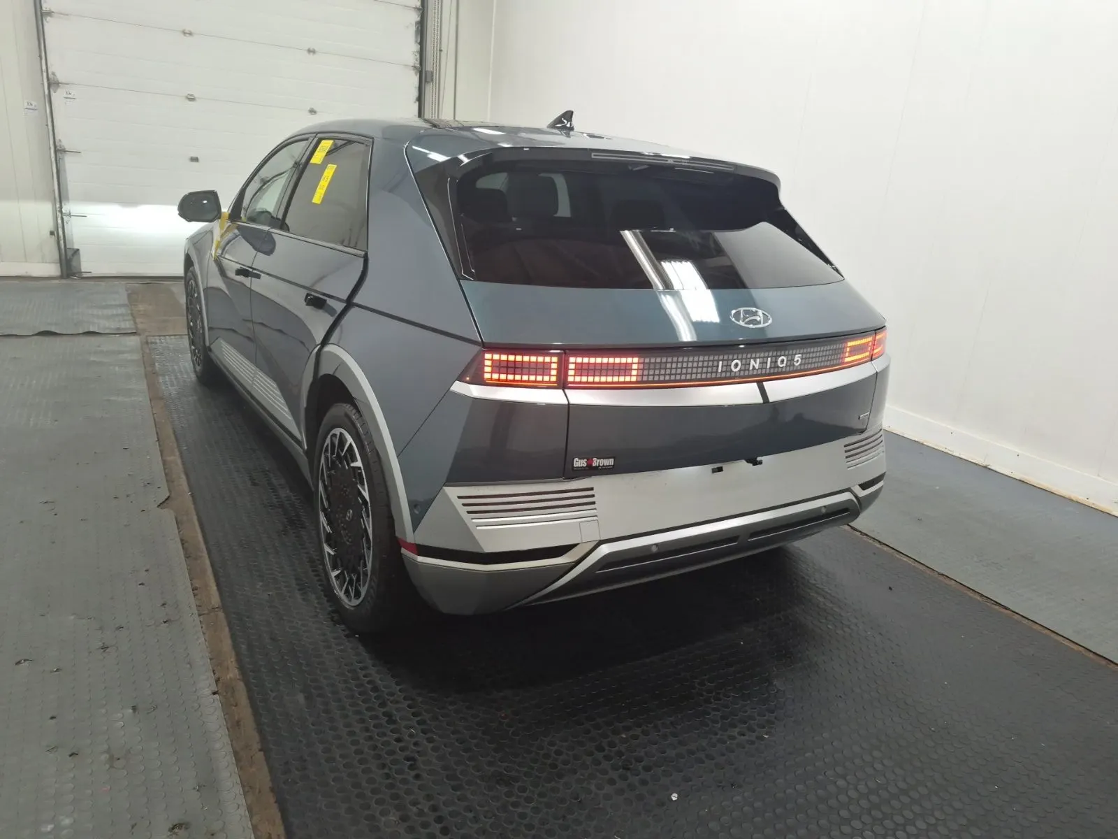 Driver Rear 3/4 Photo