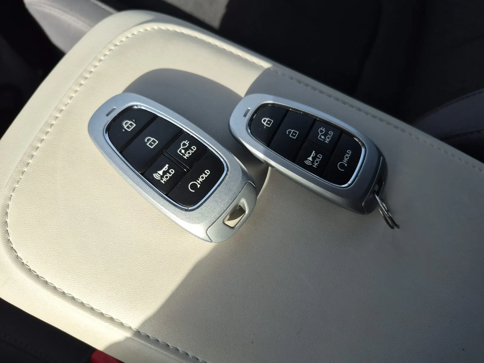 Keys/Fobs/Manual Photo