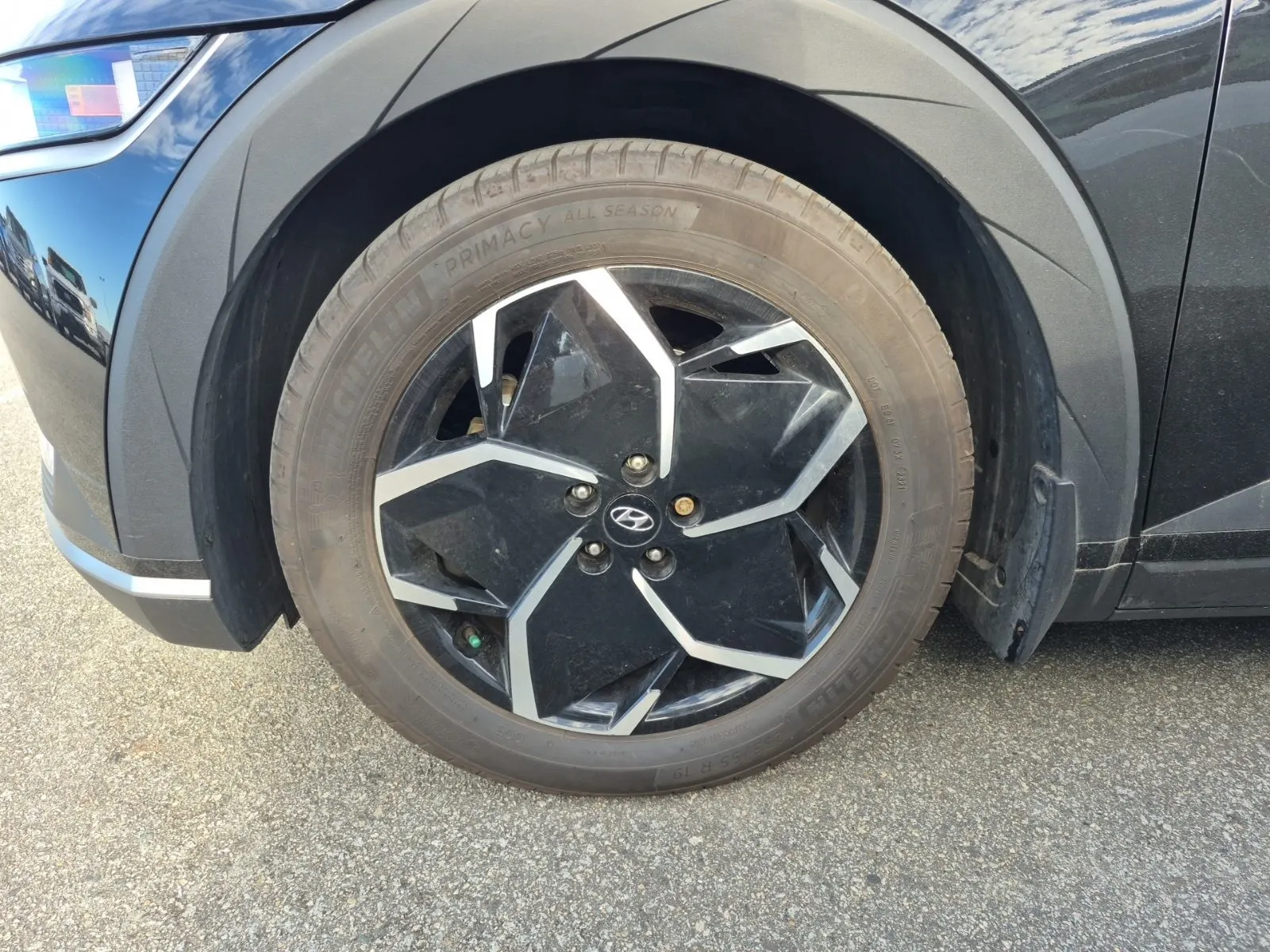 Front driver wheel/tire photo