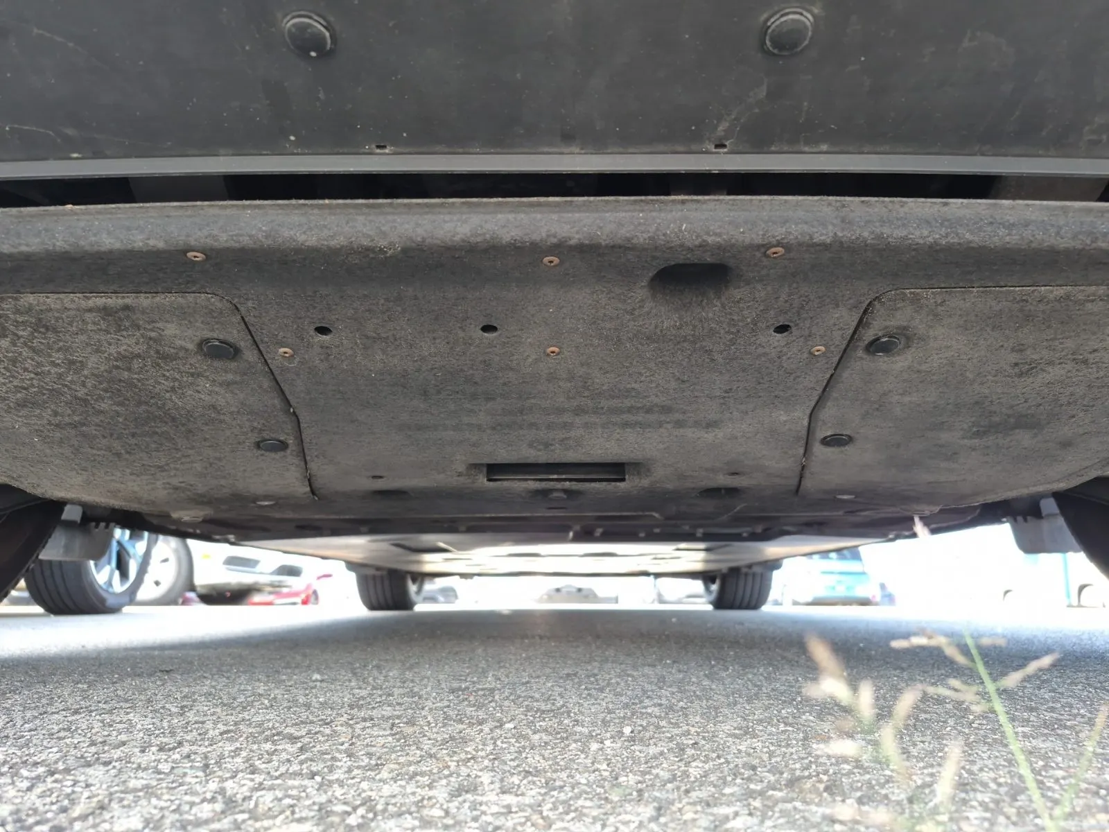 Undercarriage - Rear Photo