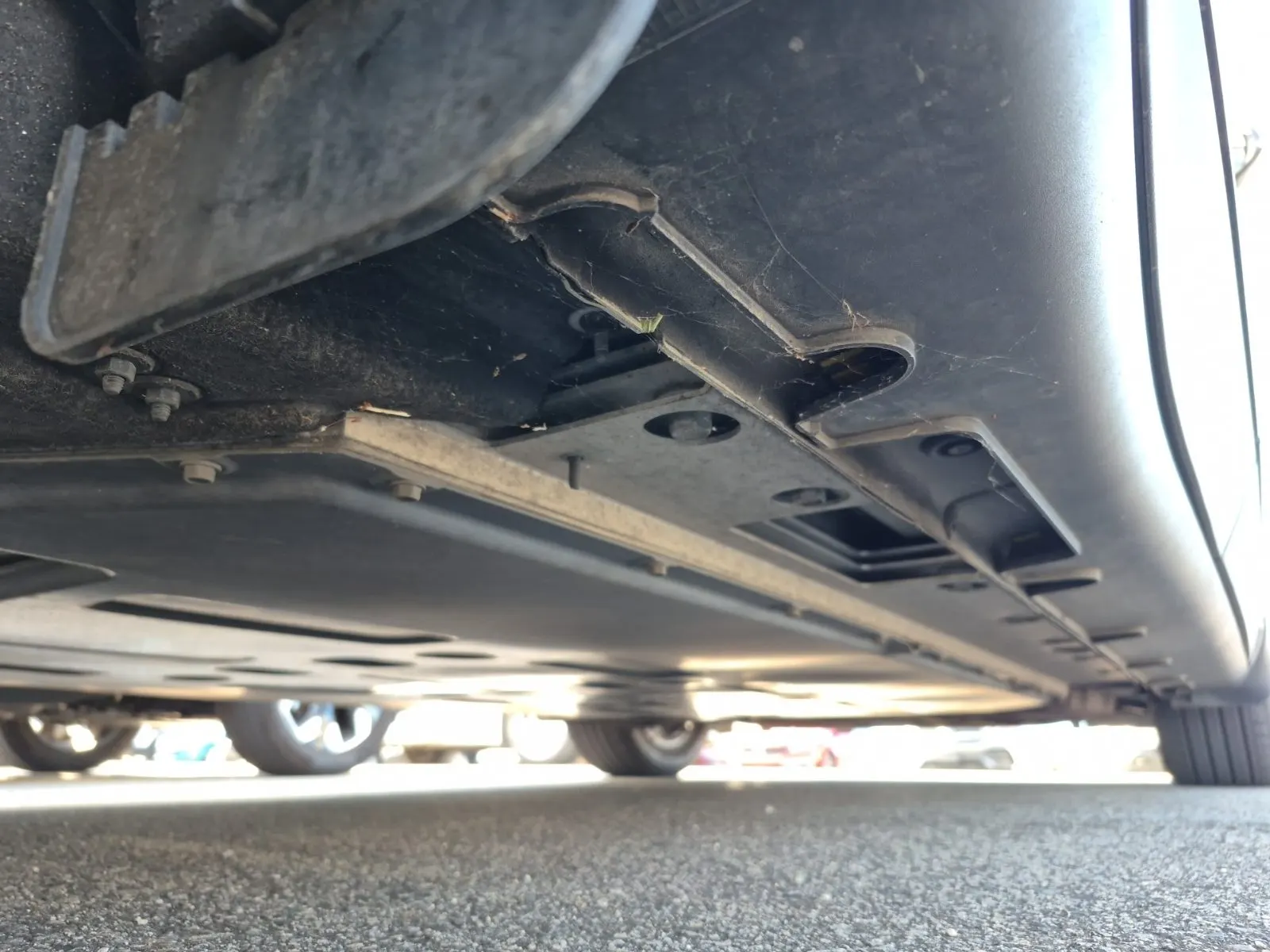 Undercarriage - Passenger Photo