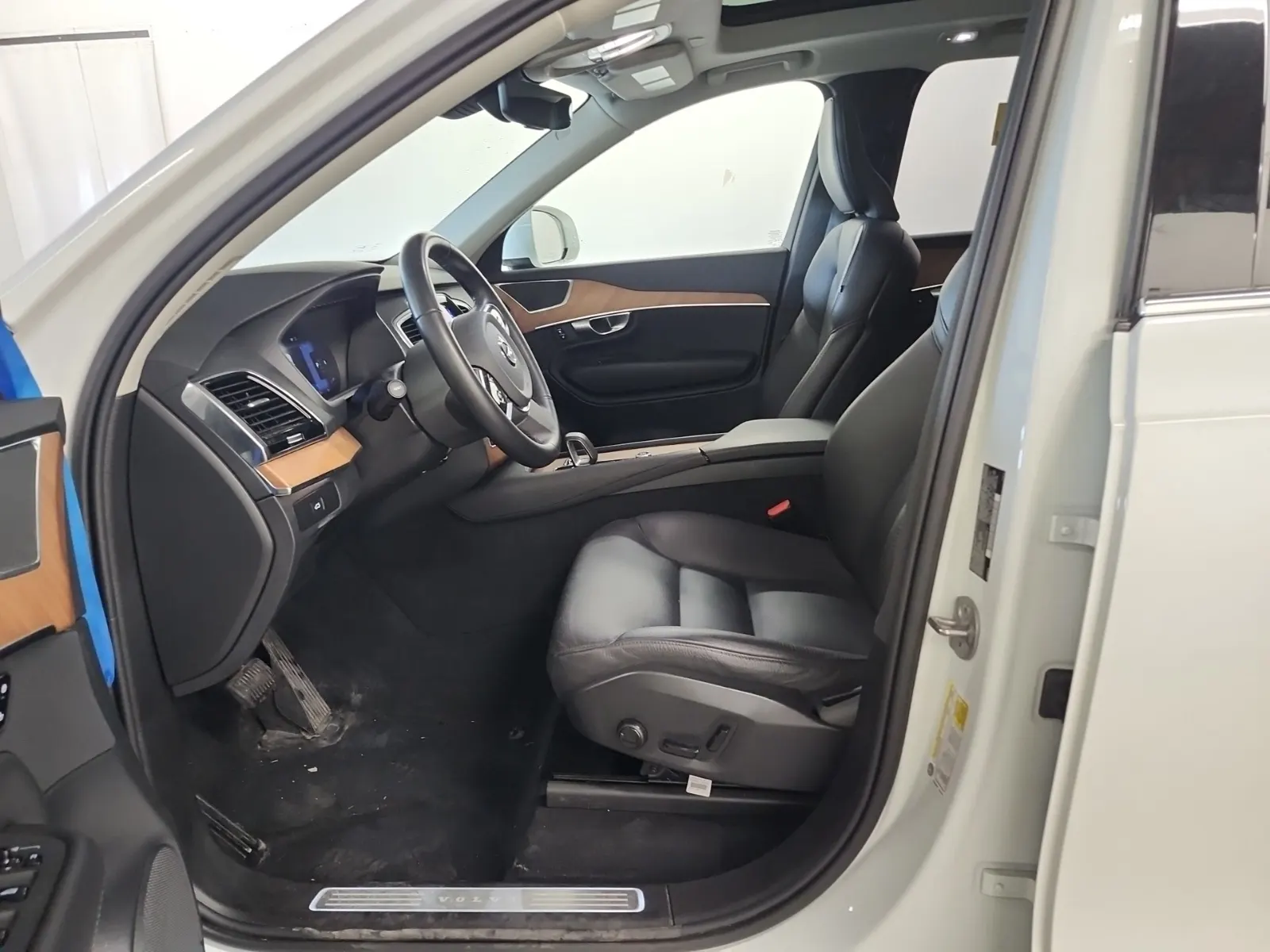 Front Interior Photo