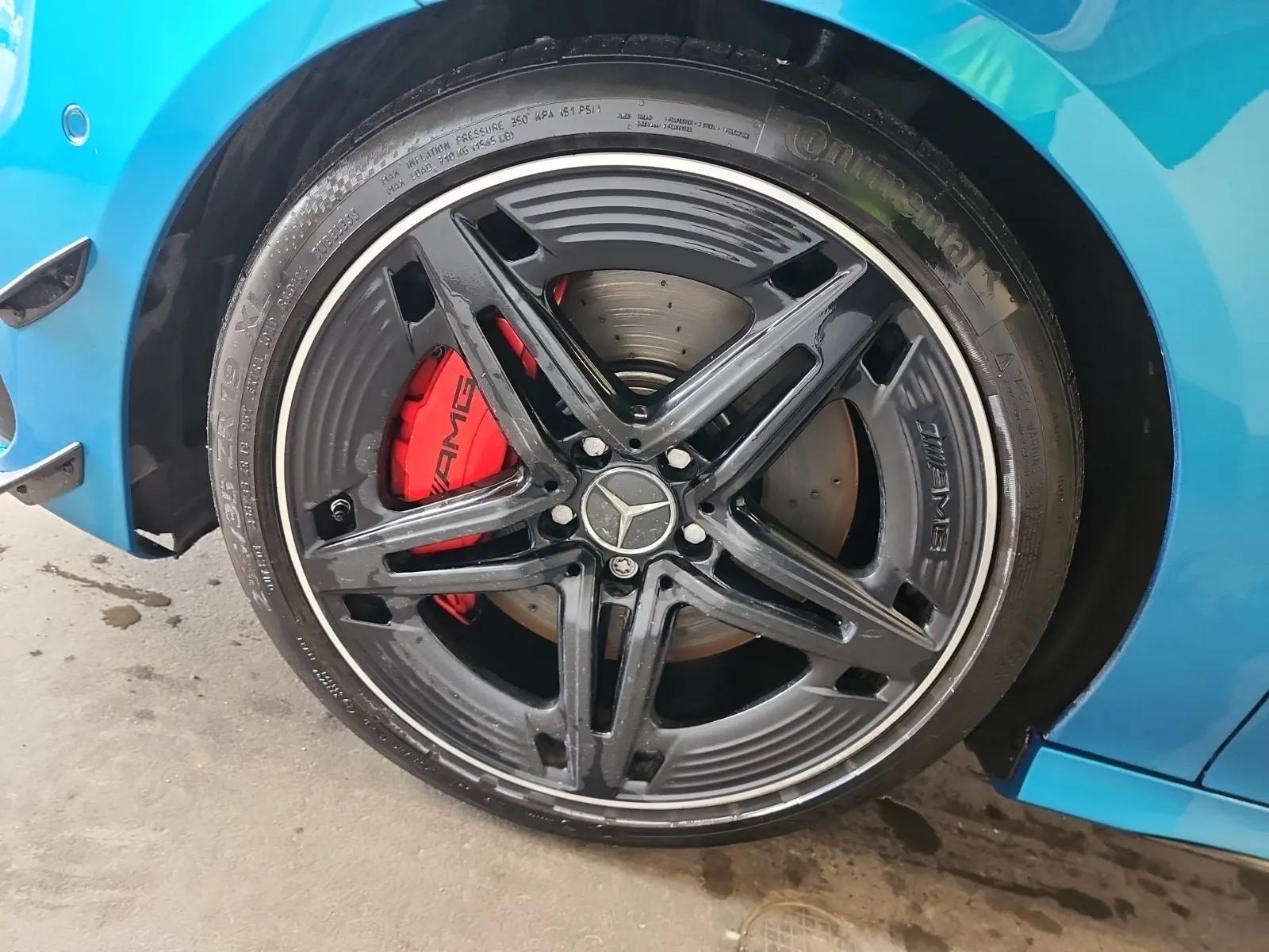 Front driver wheel/tire photo