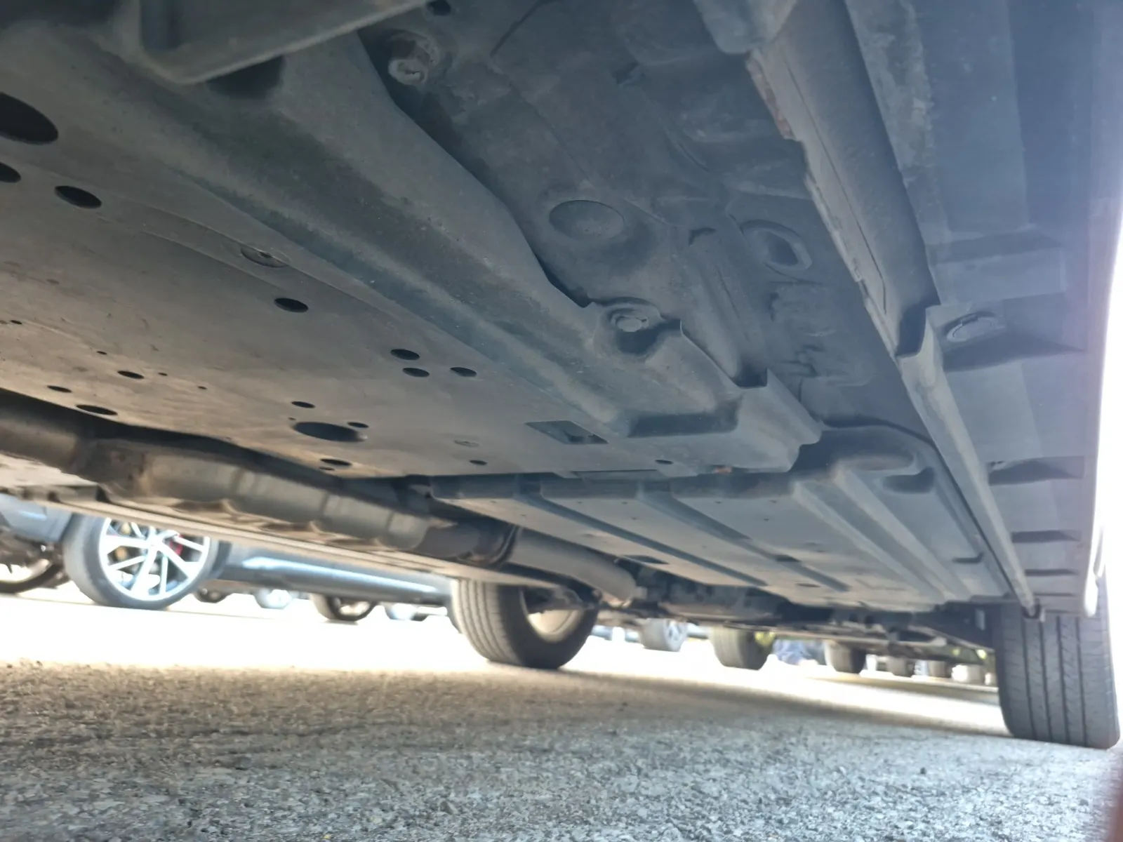 Undercarriage - Passenger Photo