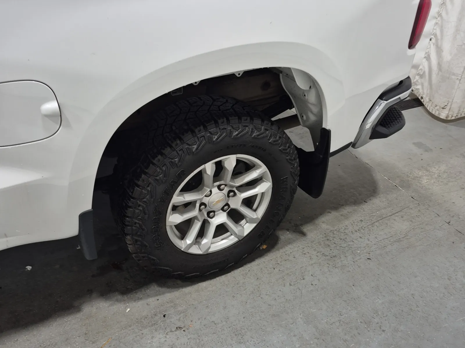 Left Rear Wheel/Tire Photo