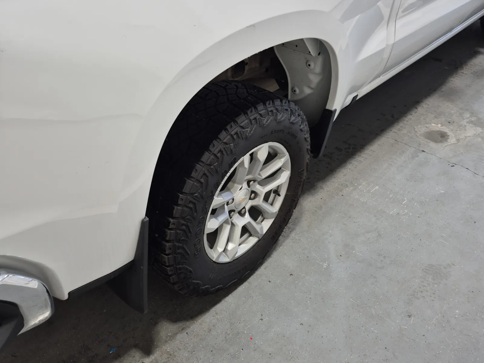 Right Rear Wheel/Tire Photo