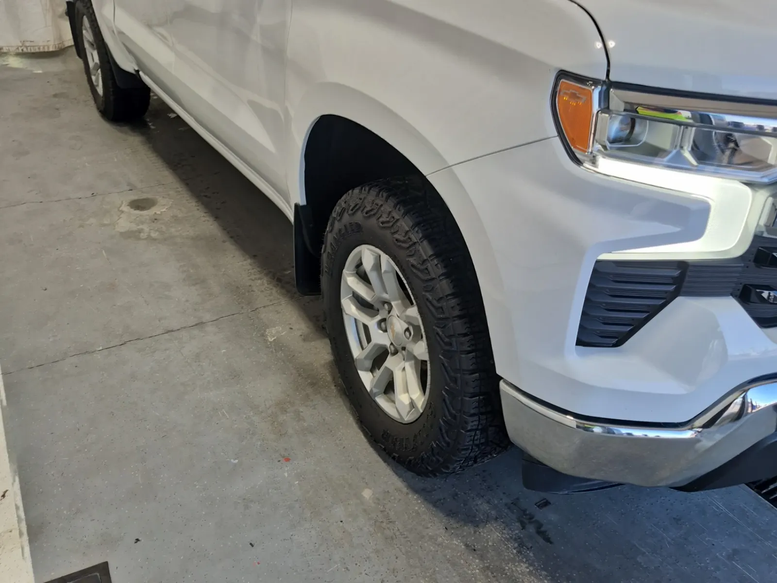 Right Front Wheel/Tire Photo