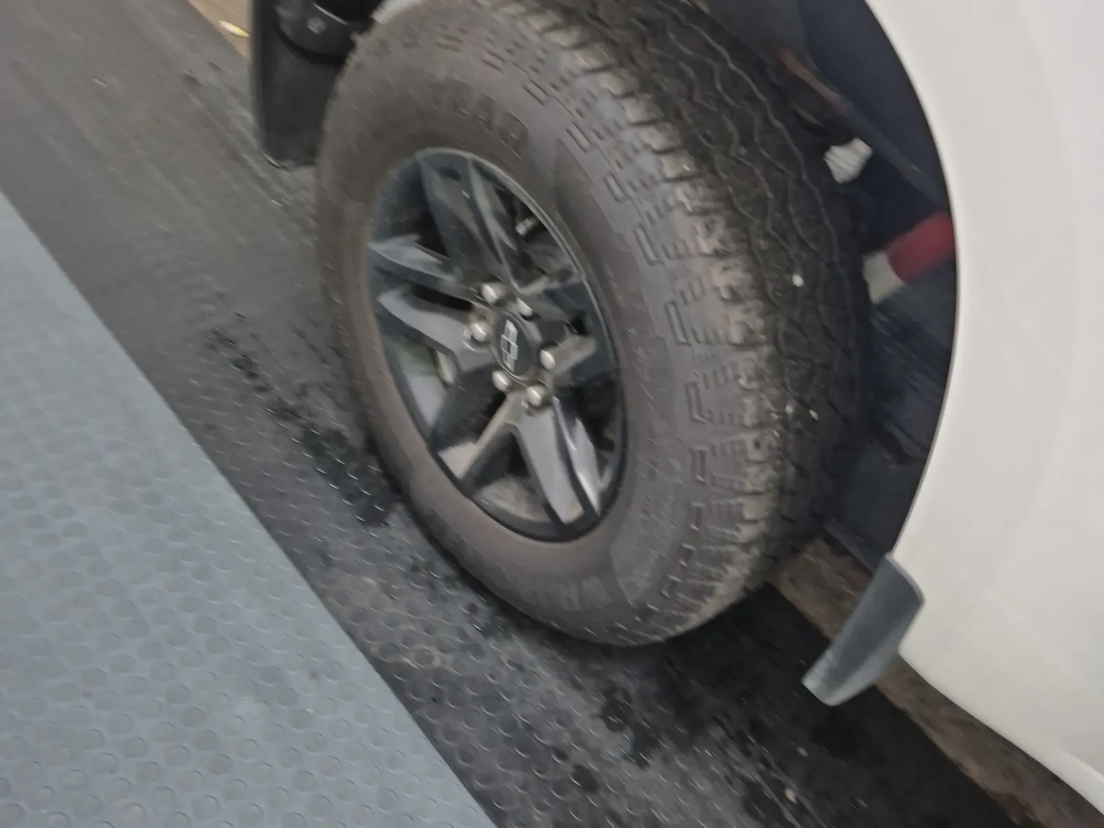 Right Rear Wheel/Tire Photo