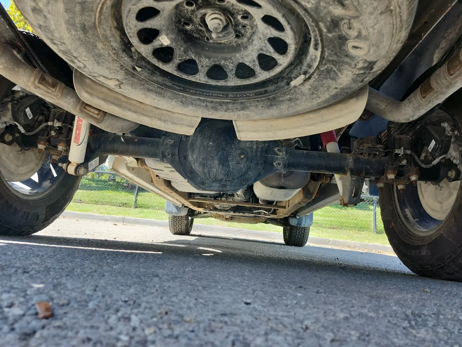Undercarriage - Rear Photo