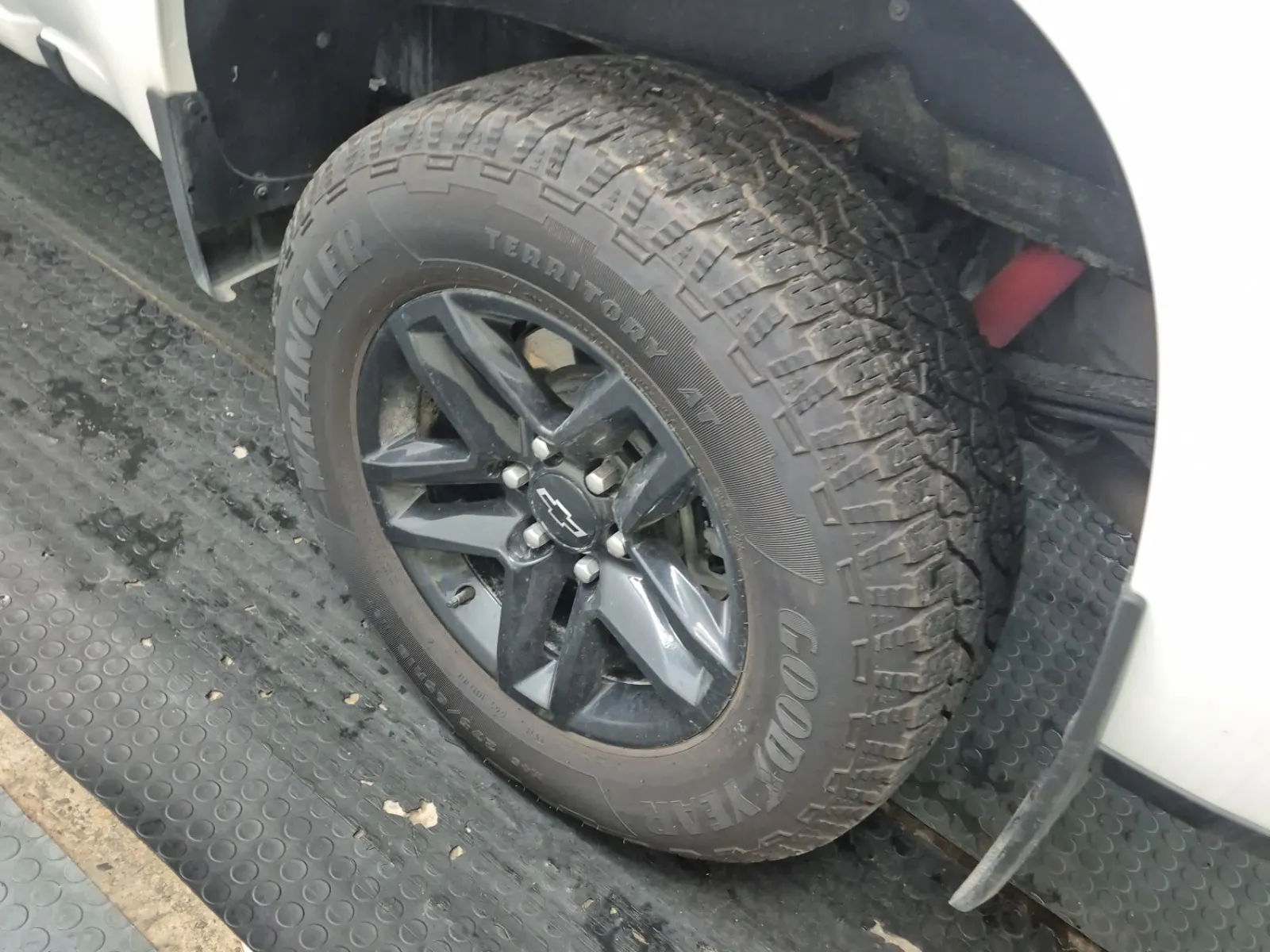 Left Rear Wheel/Tire Photo