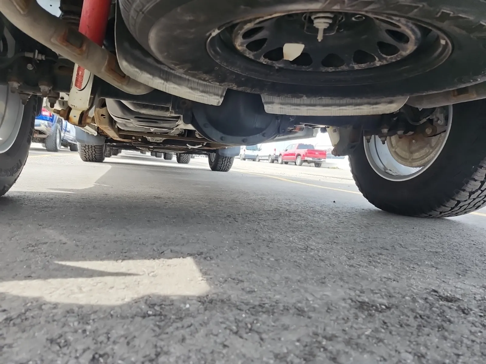 Undercarriage - Rear Photo
