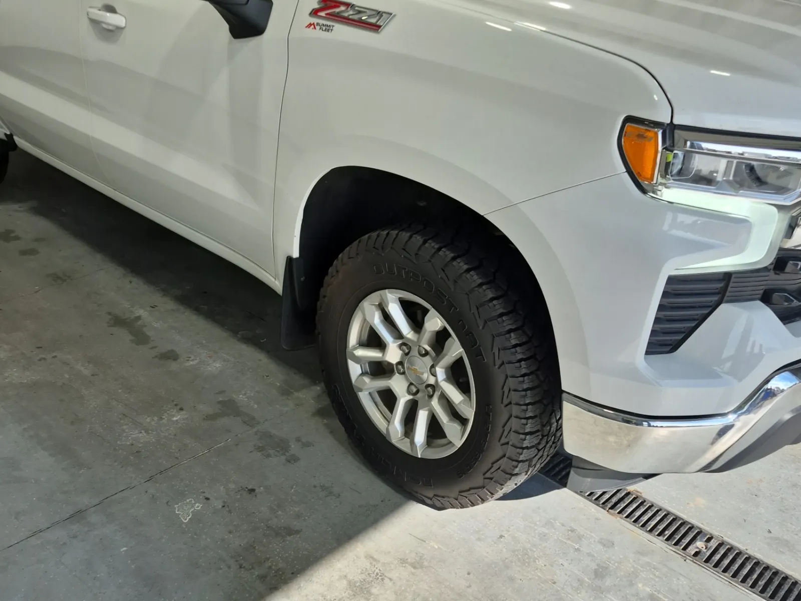 Right Front Wheel/Tire Photo