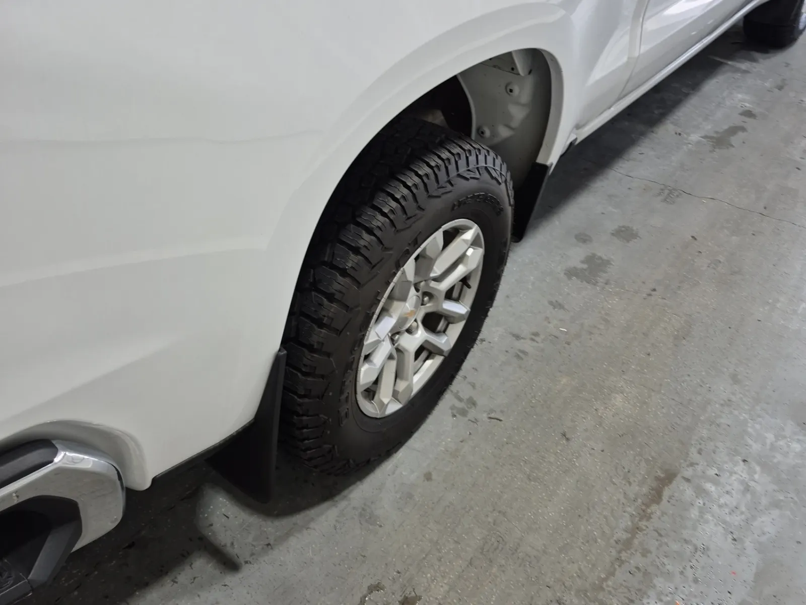 Right Rear Wheel/Tire Photo
