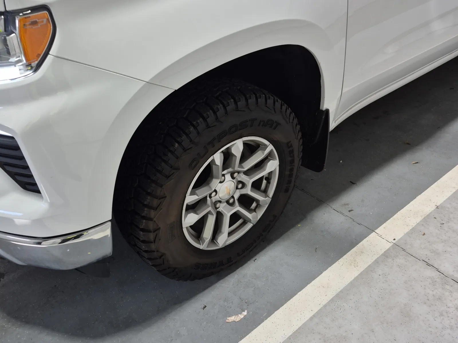 Front driver wheel/tire photo