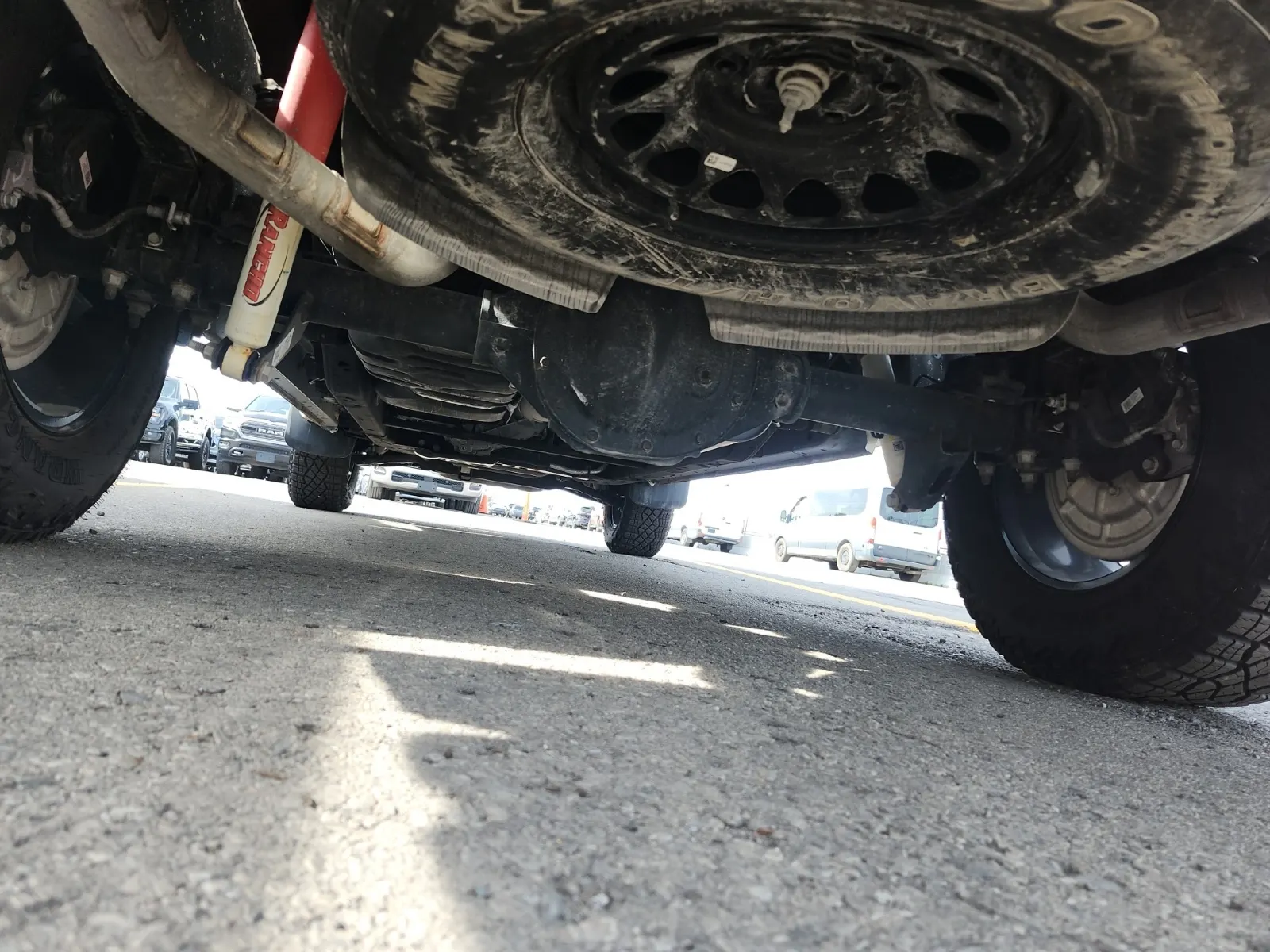 Undercarriage - Rear Photo