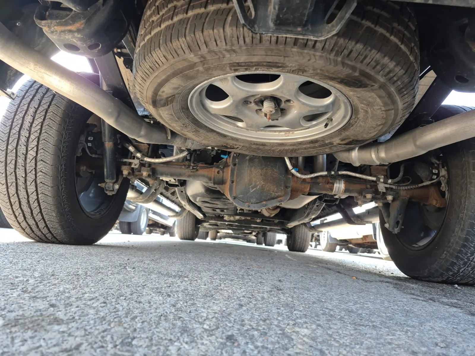 Undercarriage - Rear Photo