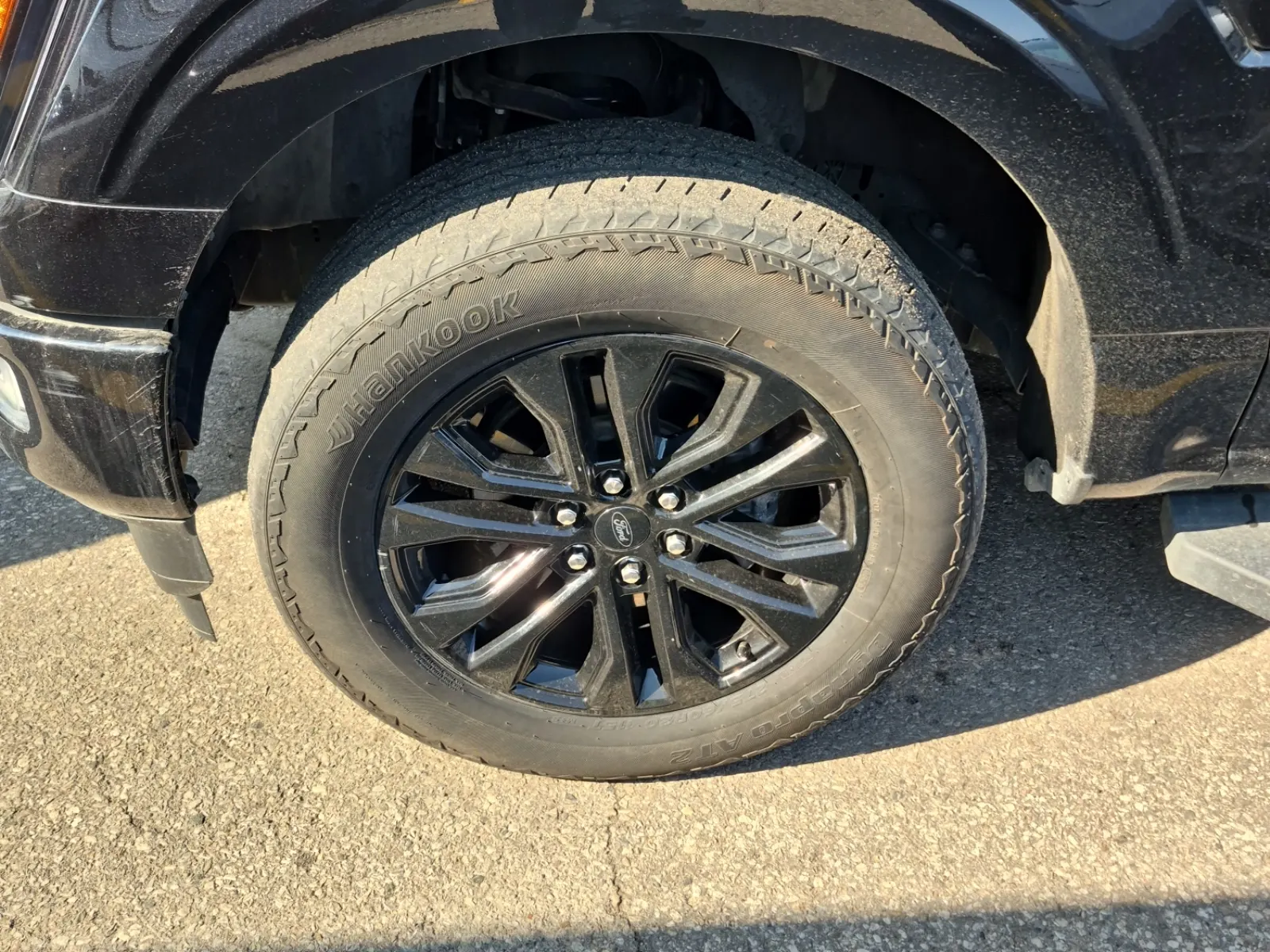 Front driver wheel/tire photo