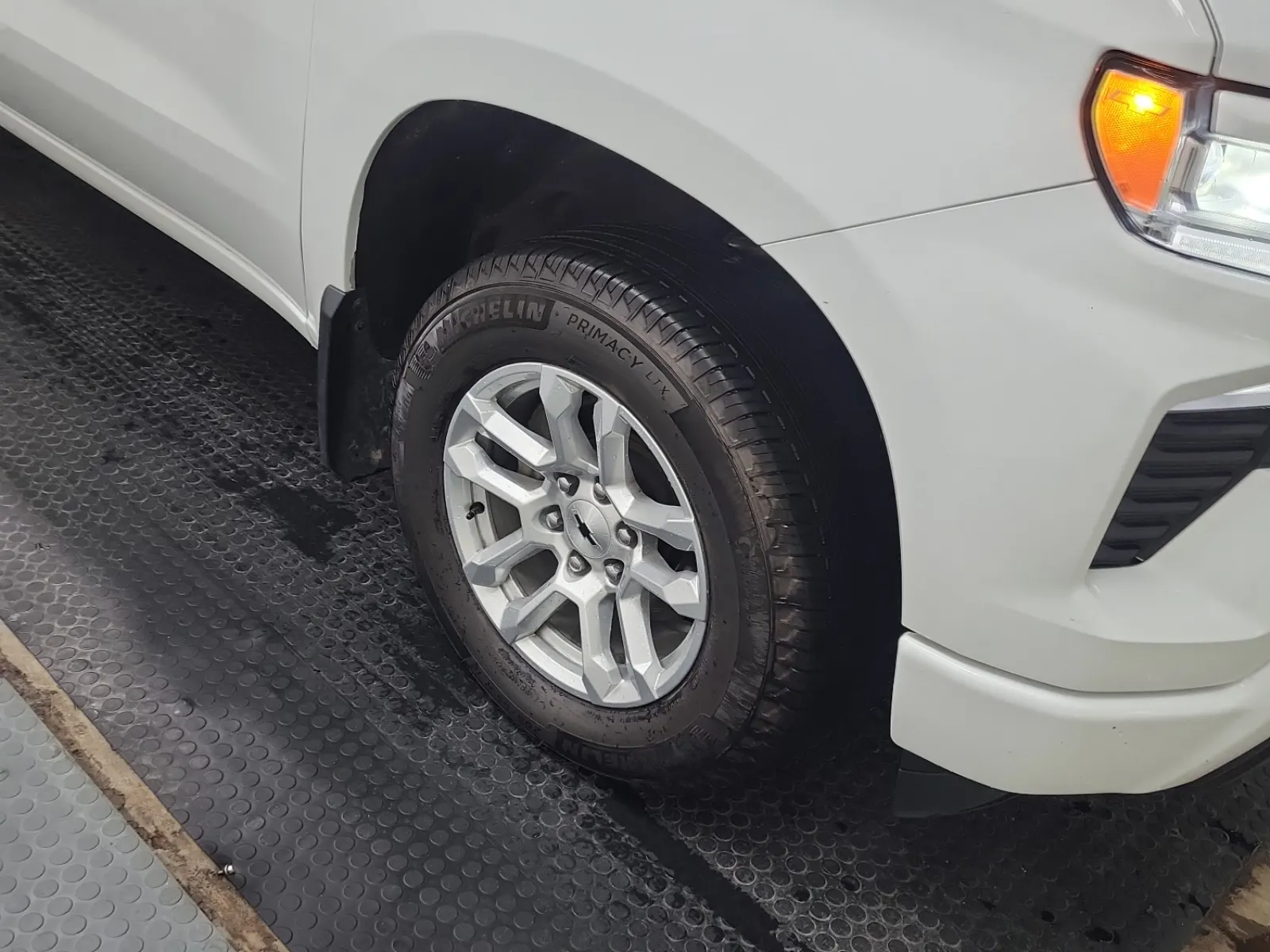 Right Front Wheel/Tire Photo