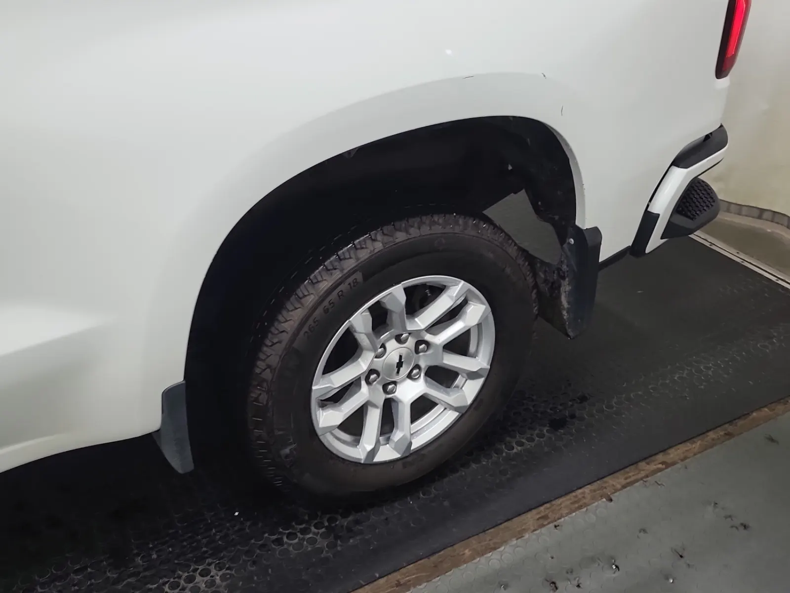 Left Rear Wheel/Tire Photo