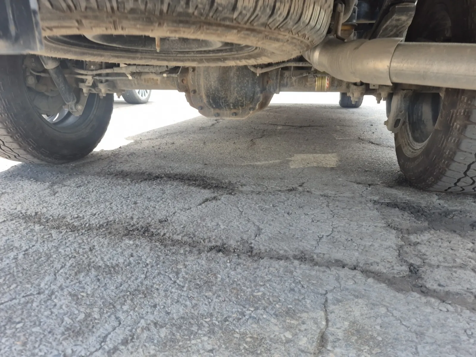 Undercarriage - Rear Photo