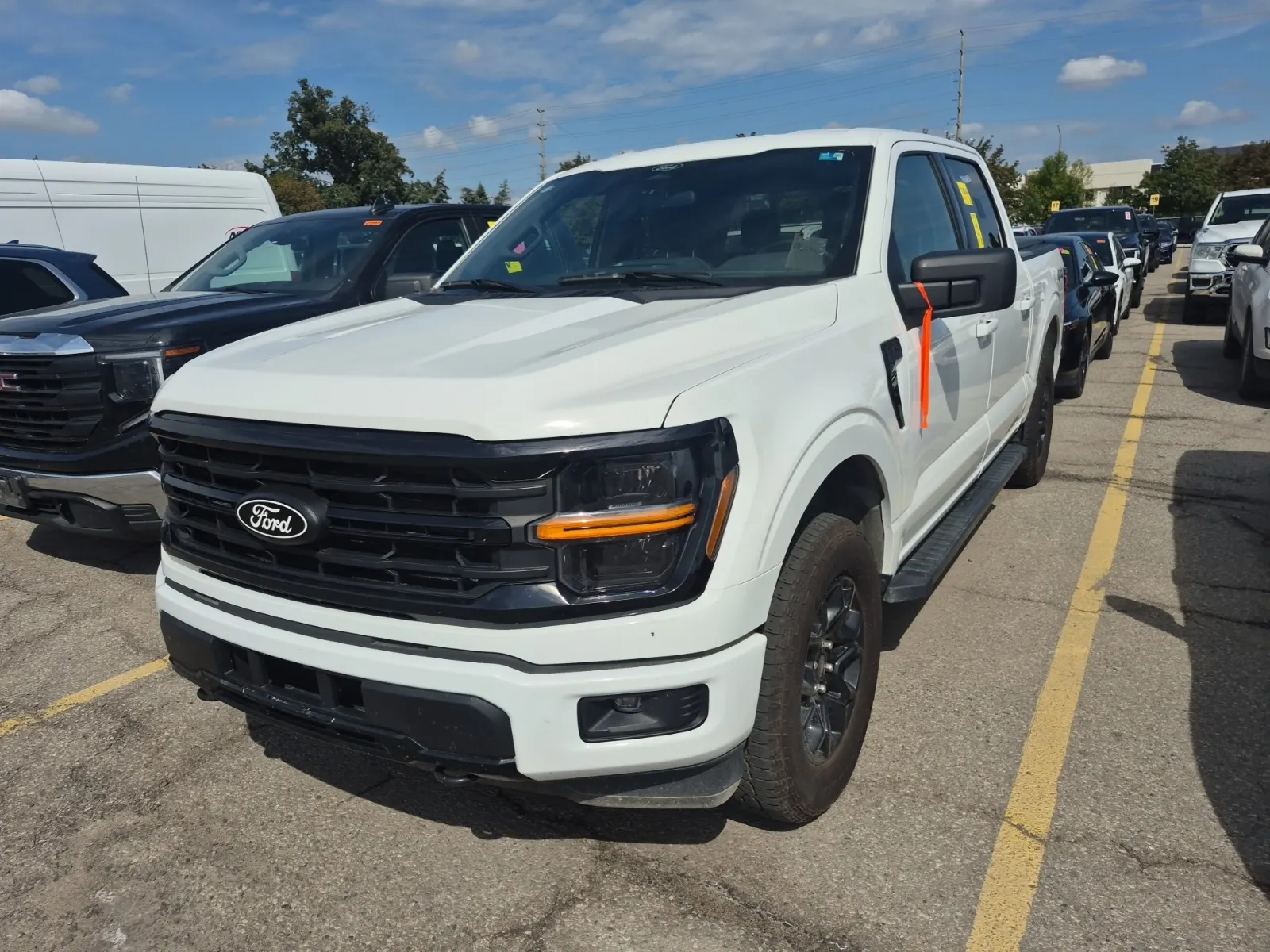 Front driver 3/4 photo