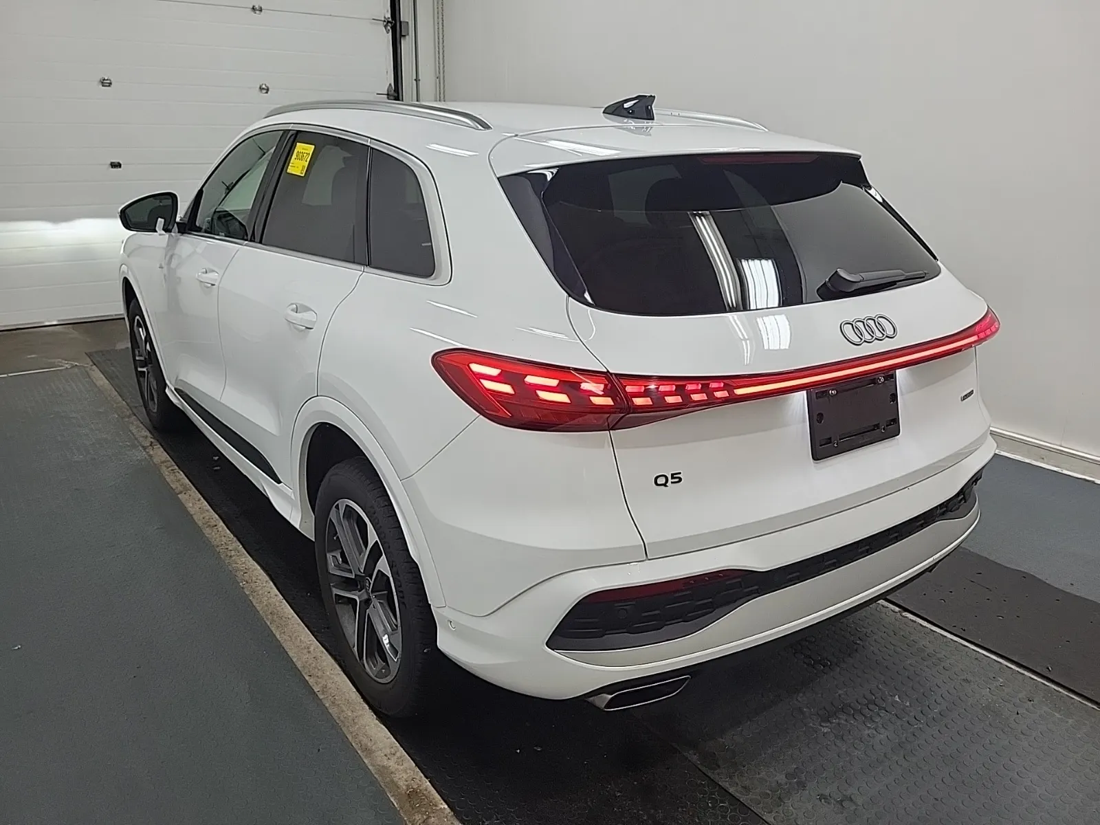 Driver Rear 3/4 Photo