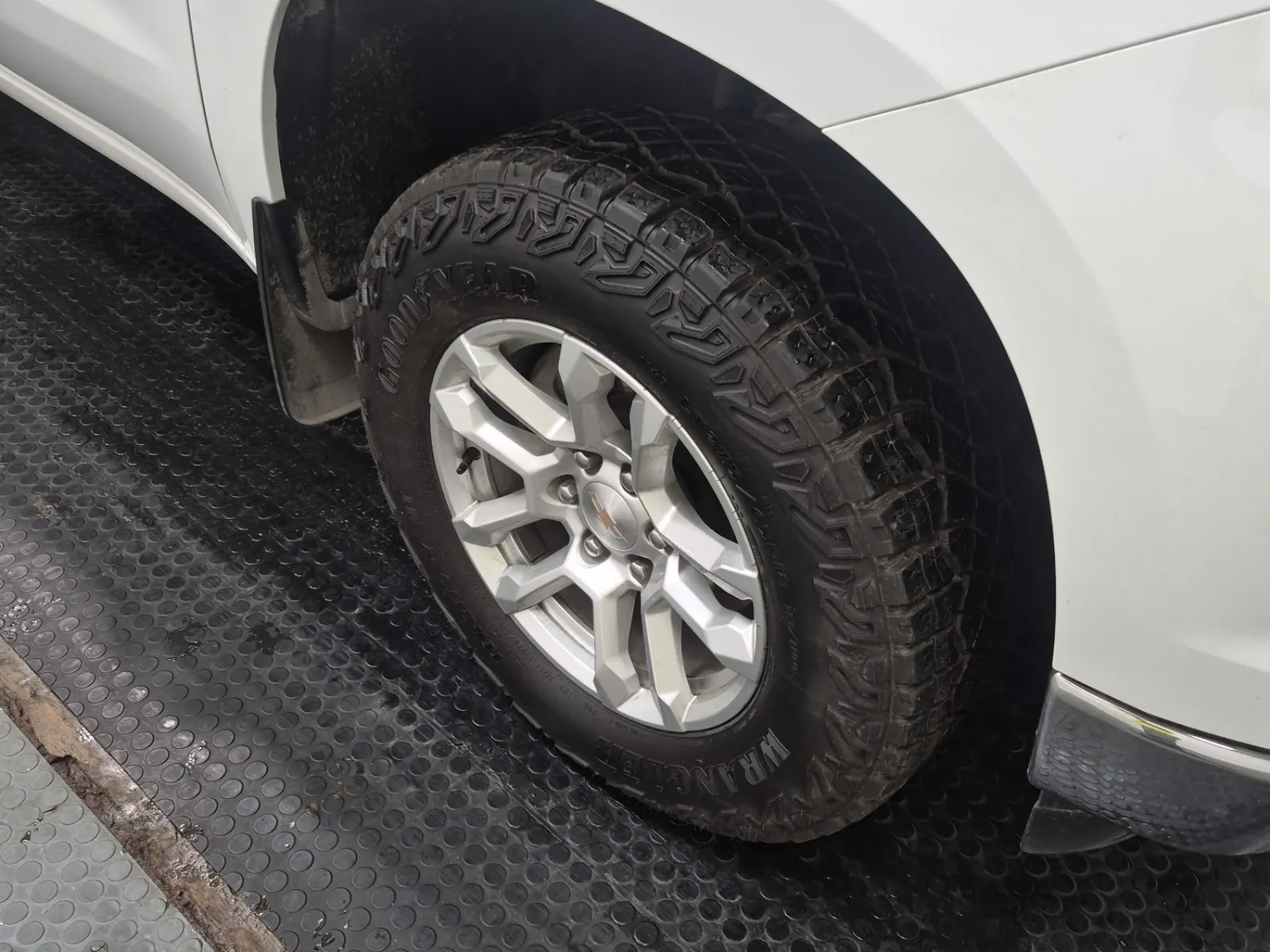 Right Front Wheel/Tire Photo
