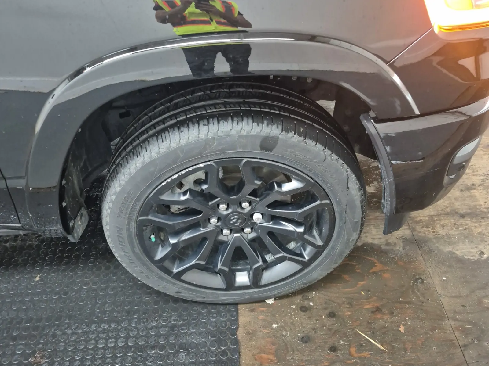 Right Front Wheel/Tire Photo