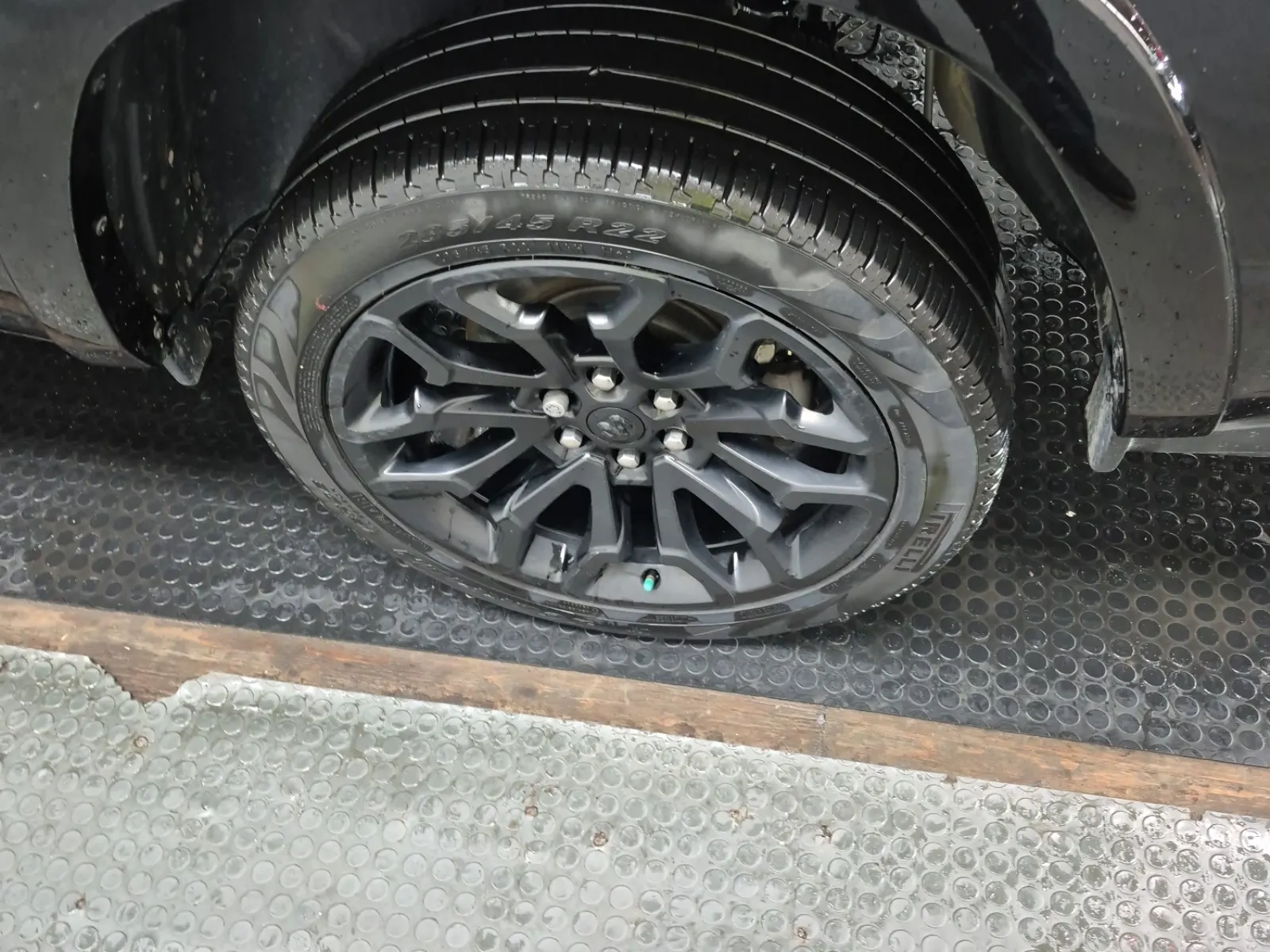 Left Rear Wheel/Tire Photo