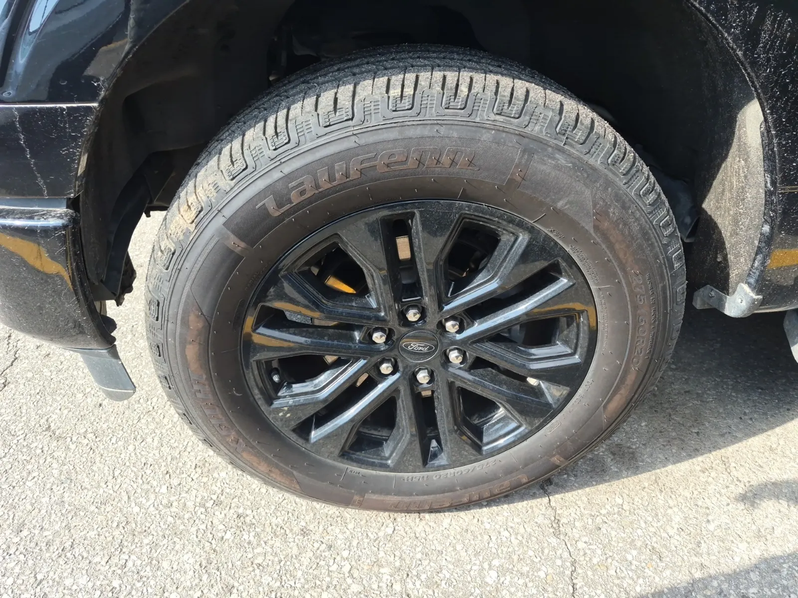 Front driver wheel/tire photo