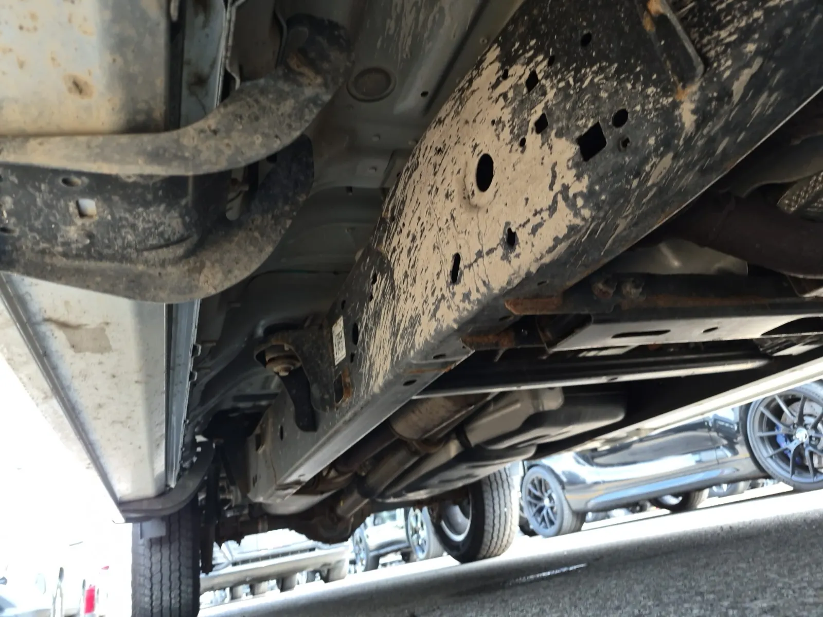 Undercarriage - Passenger Photo
