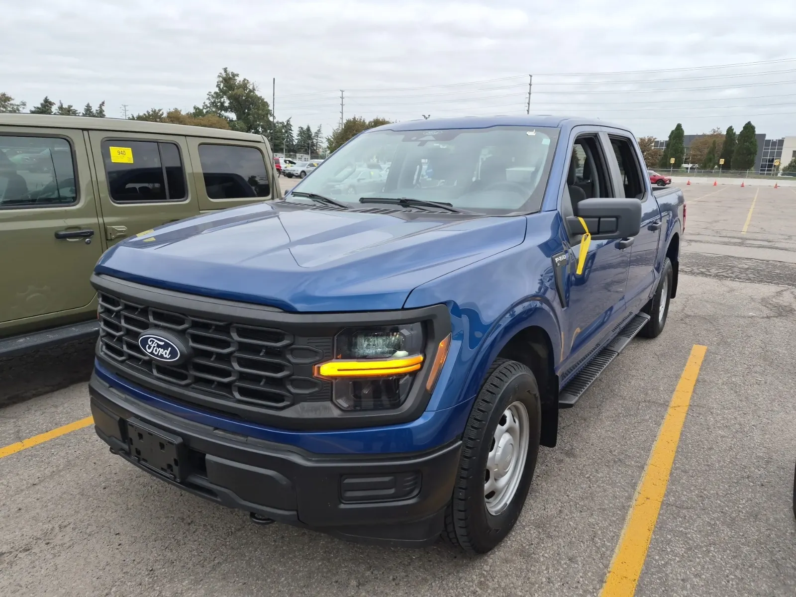 Front driver 3/4 photo