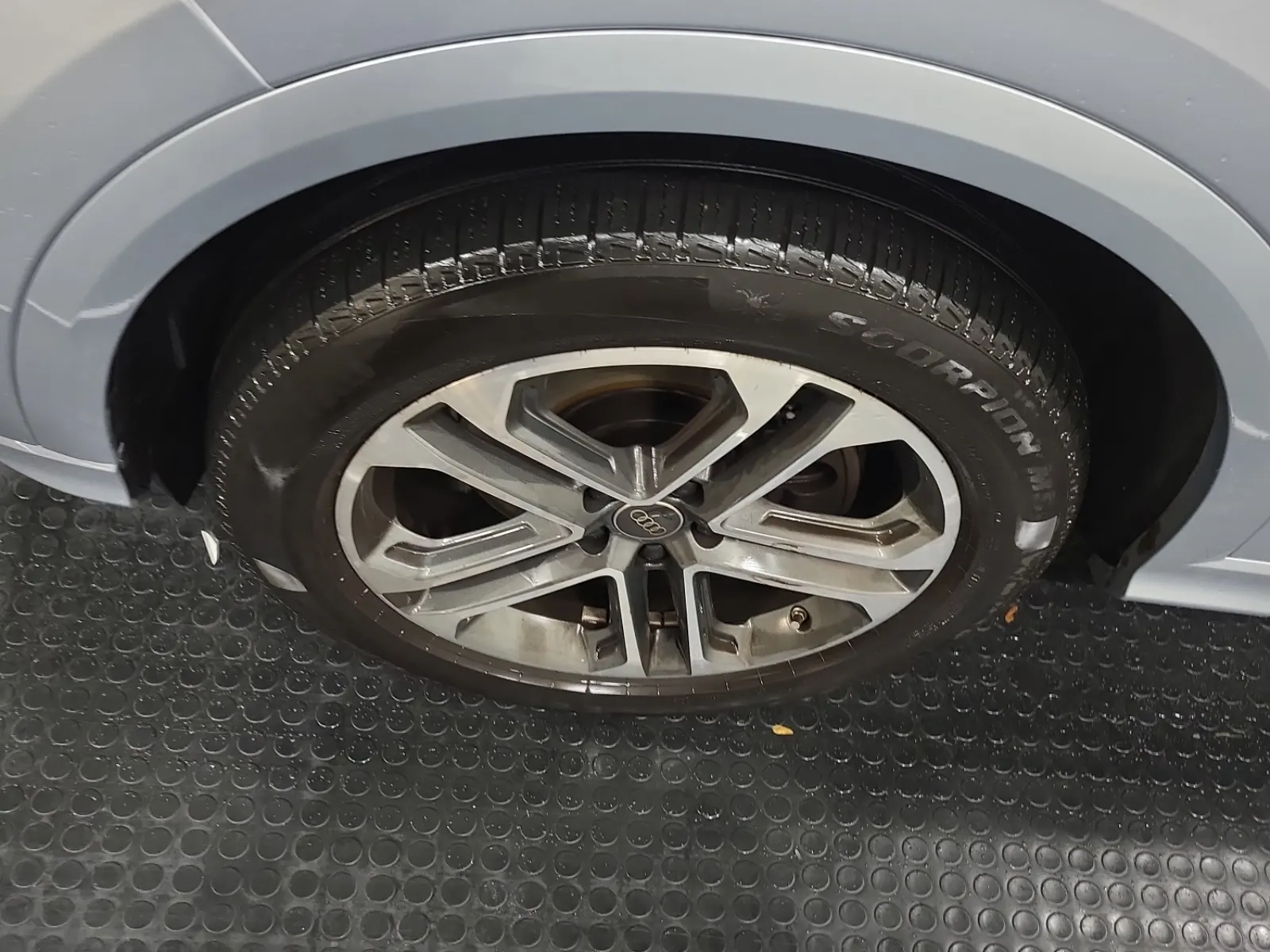 Front driver wheel/tire photo