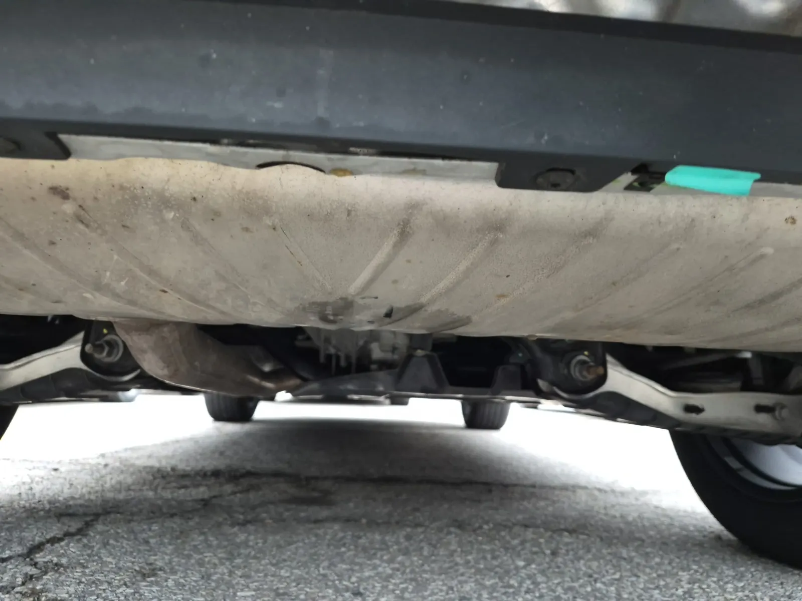 Undercarriage - Rear Photo
