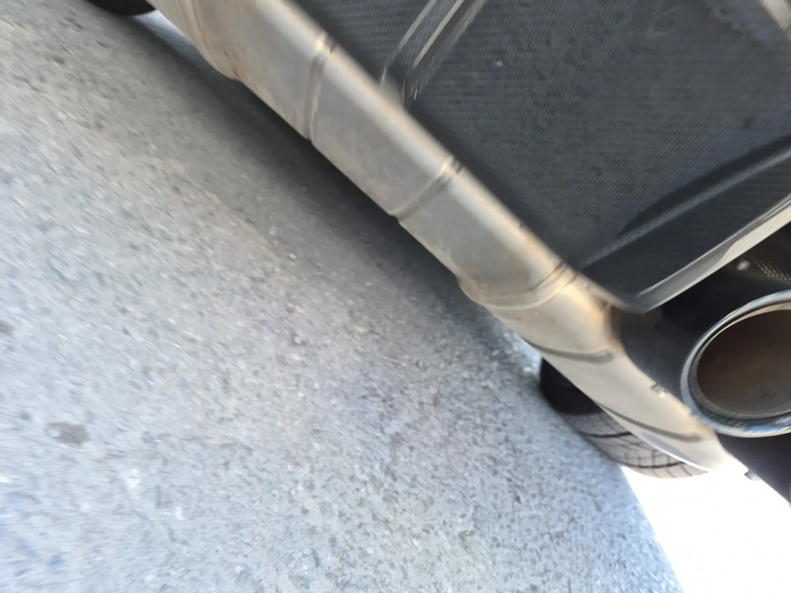 Undercarriage - Rear Photo